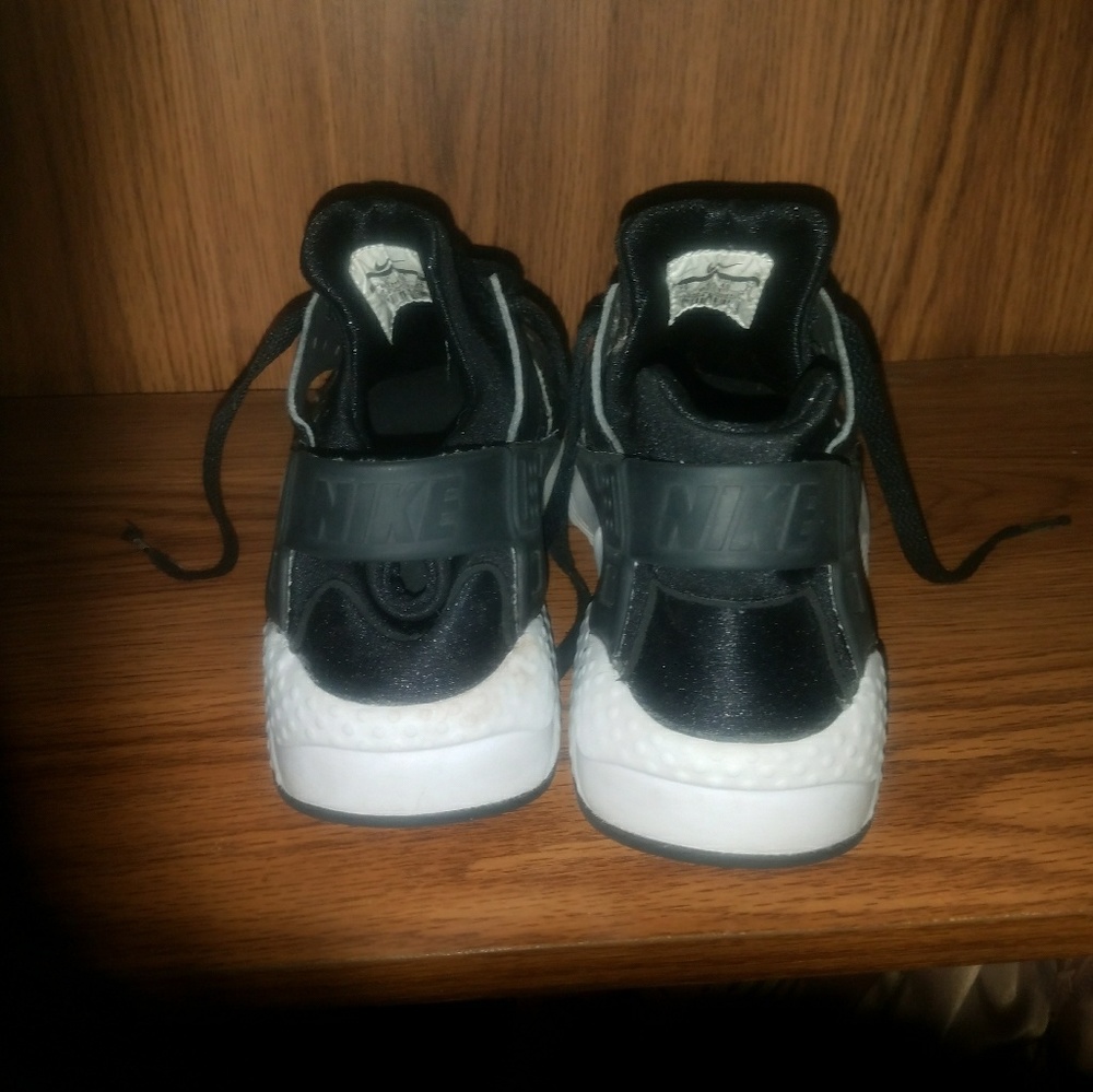 Nikes - Picture 3 of 3